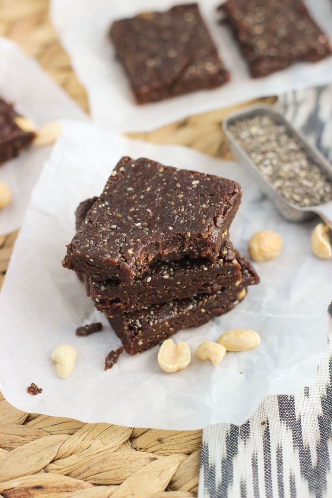 10 Easy Hiking Snacks and Backpacking Food To Make - Chocolate Peanut Butter Chia Bars 4 2 683x1024